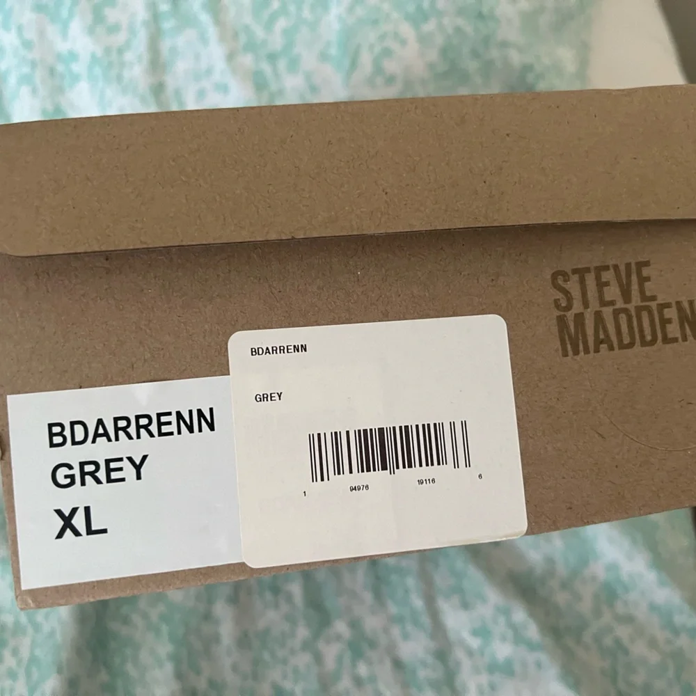 NWB Steve Madden kids water shoes SIZE XL